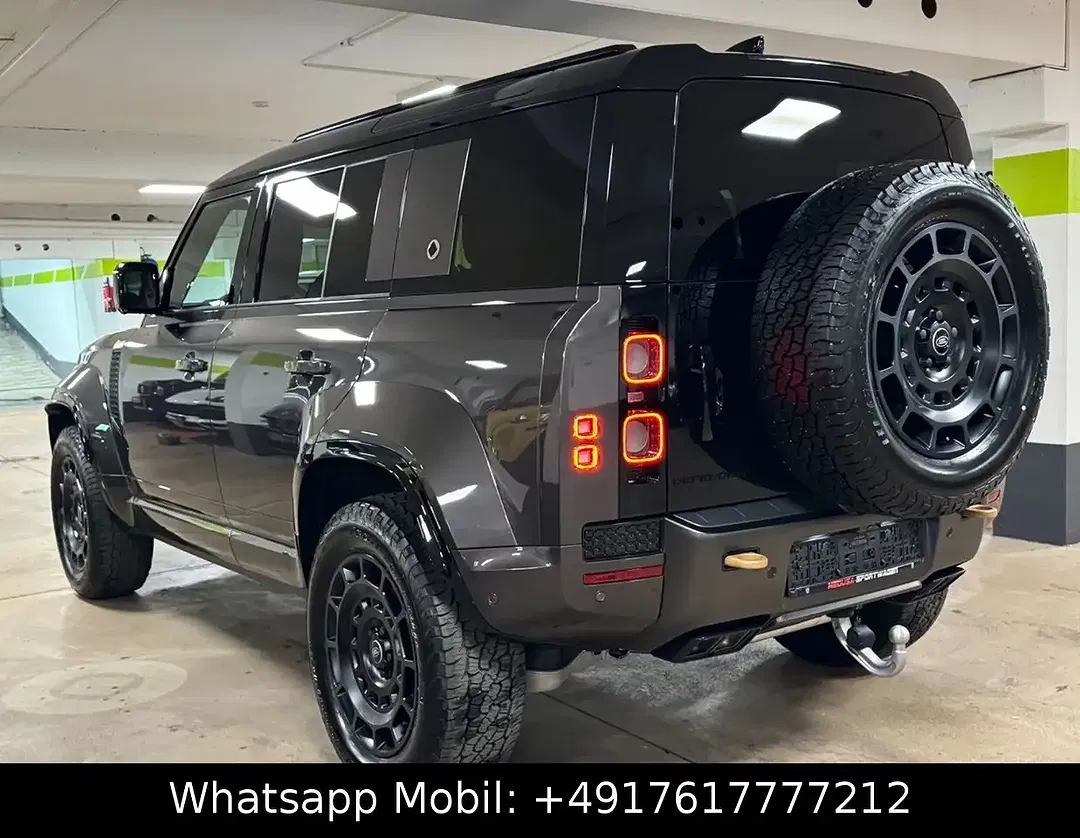 Land Rover Defender - Thumbnail 1