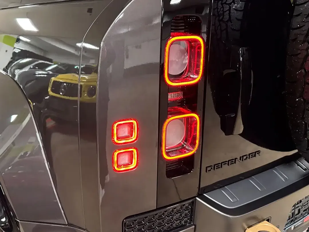 Land Rover Defender - Thumbnail 10