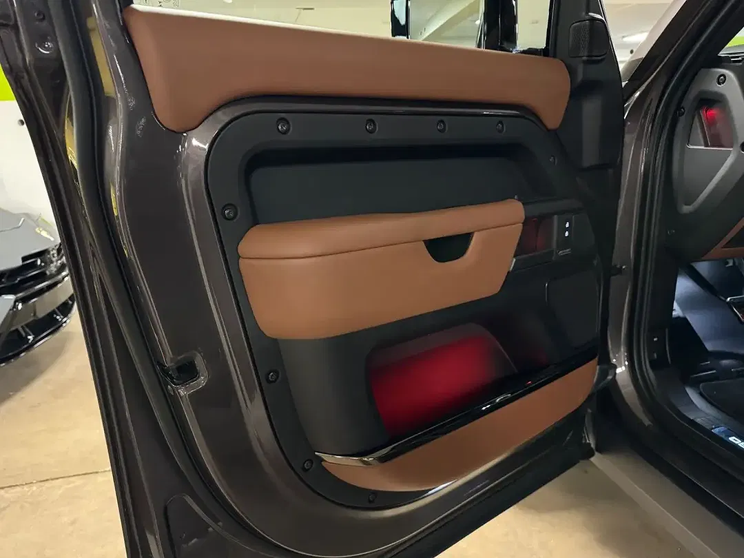 Land Rover Defender - Thumbnail 15