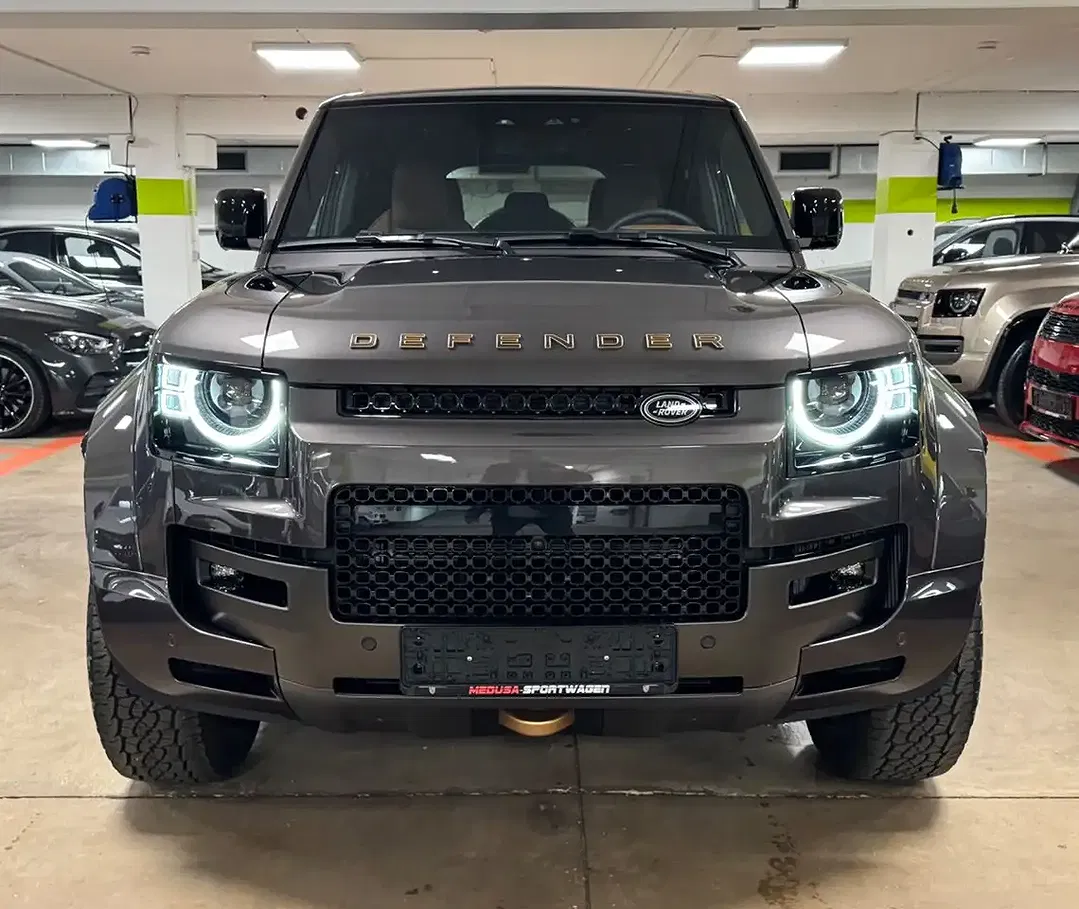 Land Rover Defender - Thumbnail 3