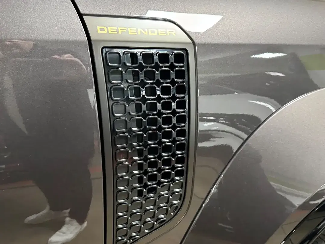 Land Rover Defender - Thumbnail 8