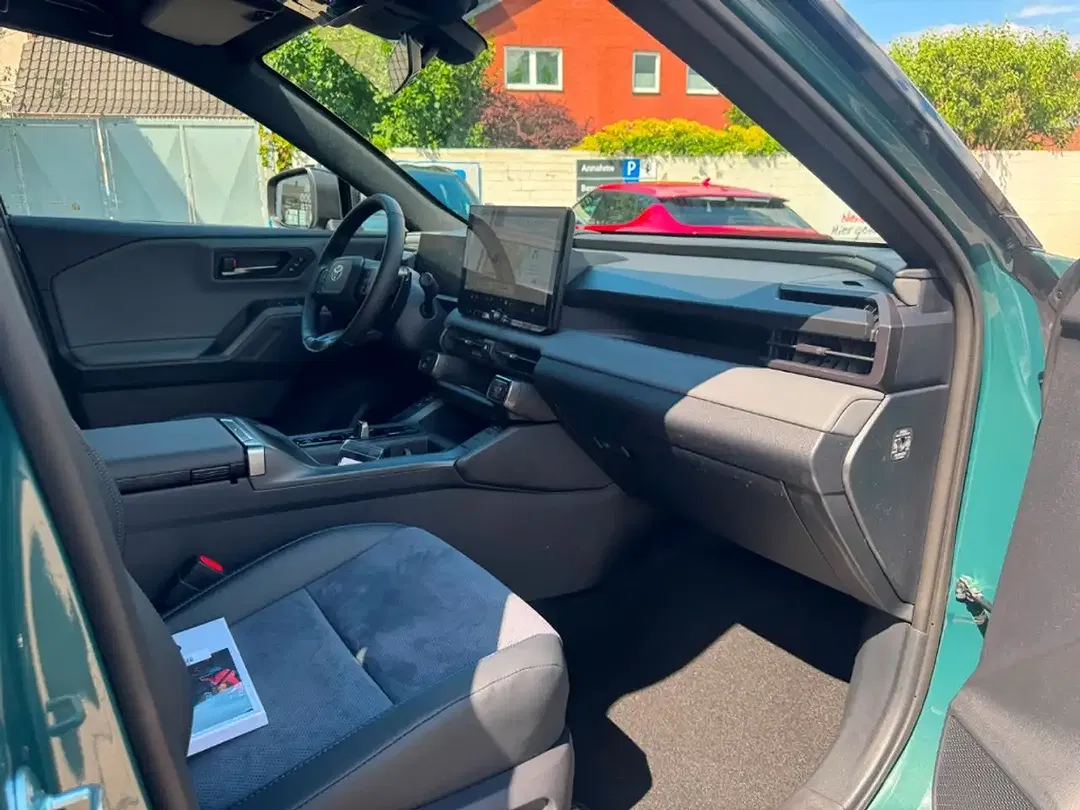 Toyota RAV 4 - Thumbnail 9