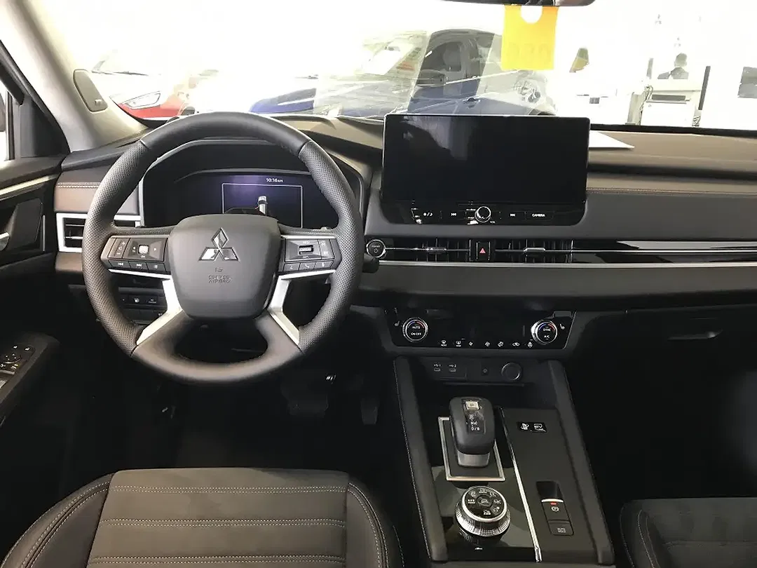 Mitsubishi Outlander - Thumbnail 14