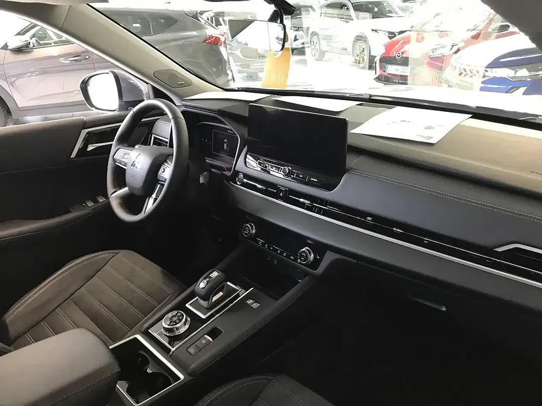 Mitsubishi Outlander - Thumbnail 15
