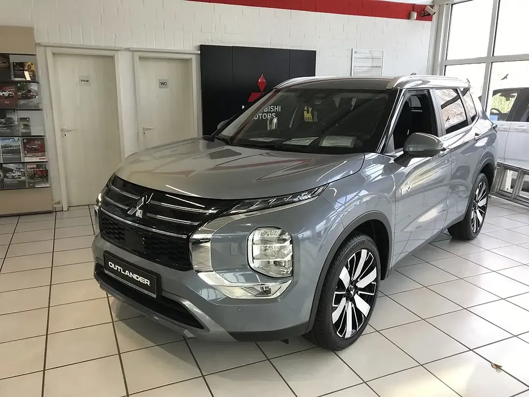 Mitsubishi Outlander - Thumbnail 3
