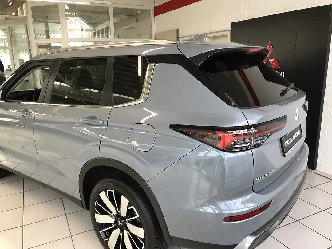 Mitsubishi Outlander - Thumbnail 5