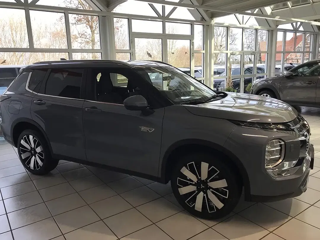 Mitsubishi Outlander - Thumbnail 6