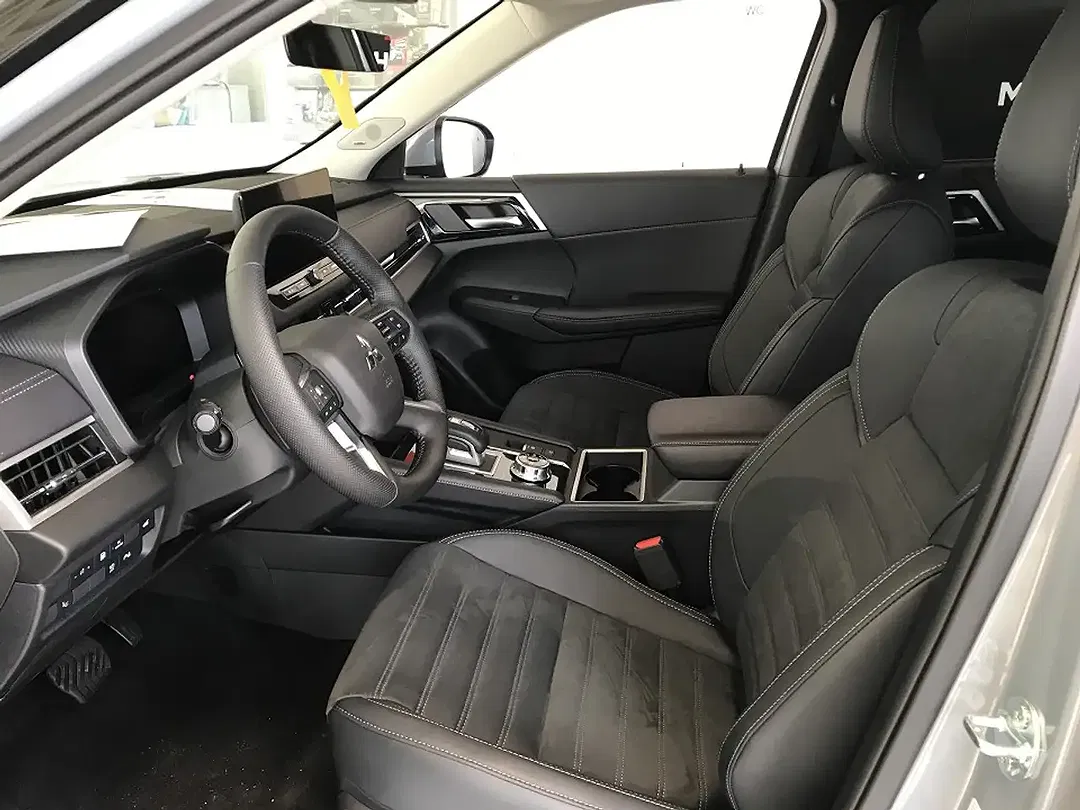 Mitsubishi Outlander - Thumbnail 7