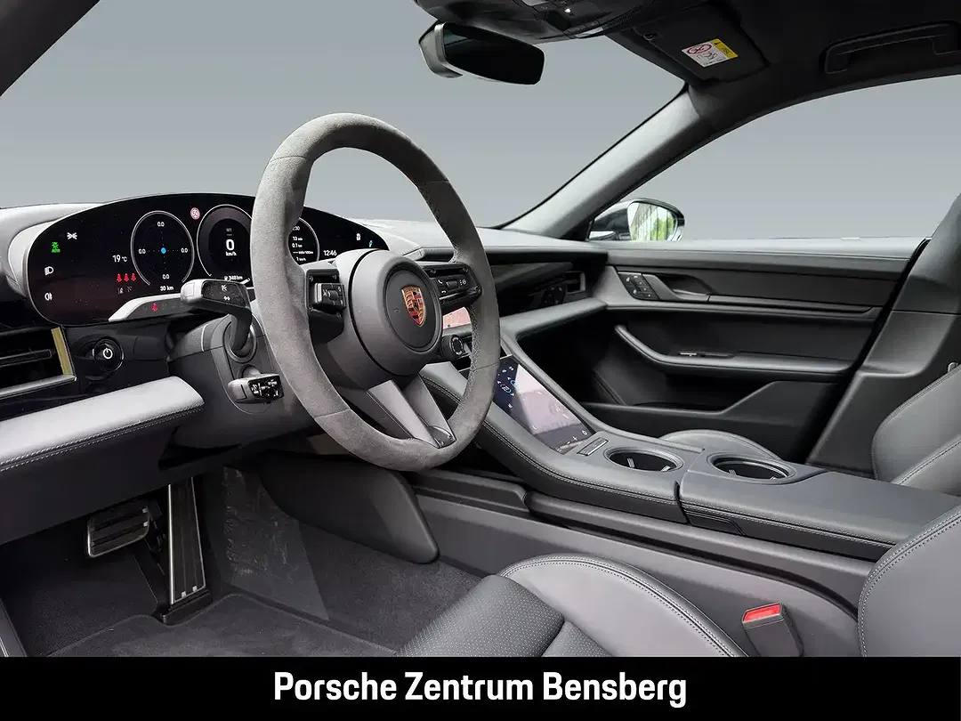 Porsche Taycan - Thumbnail 12