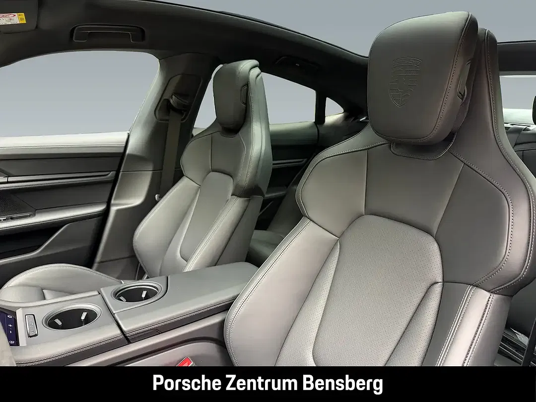 Porsche Taycan - Thumbnail 13