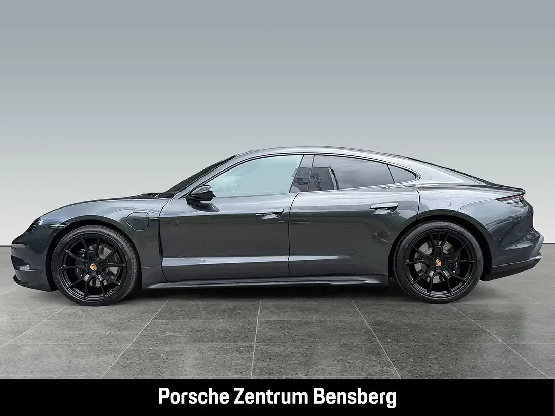 Porsche Taycan - Thumbnail 2