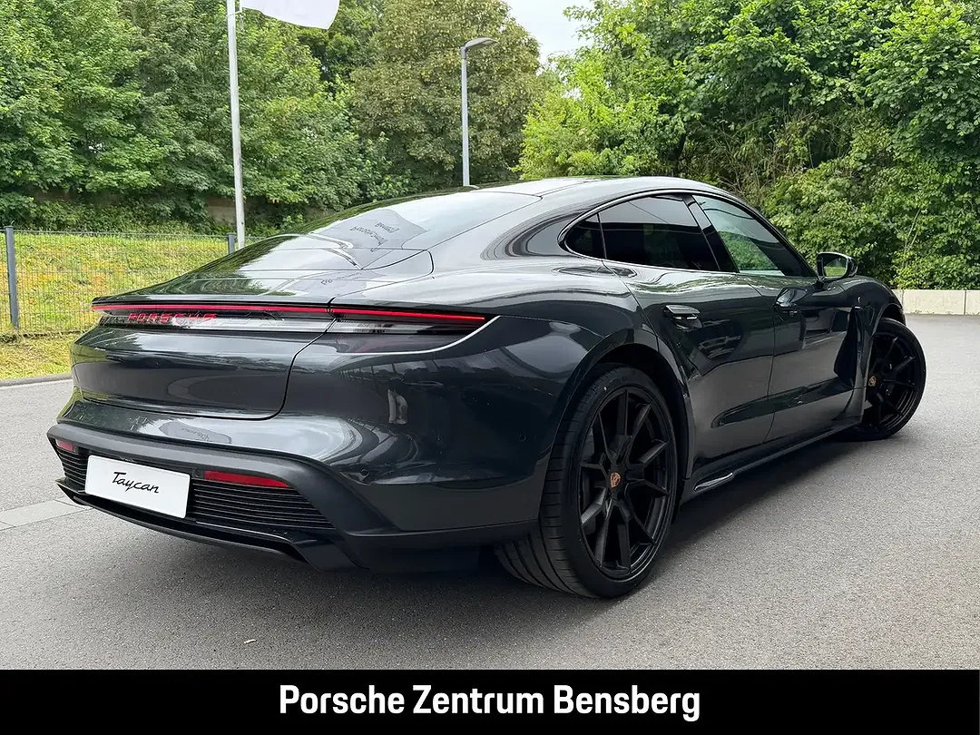 Porsche Taycan - Thumbnail 4