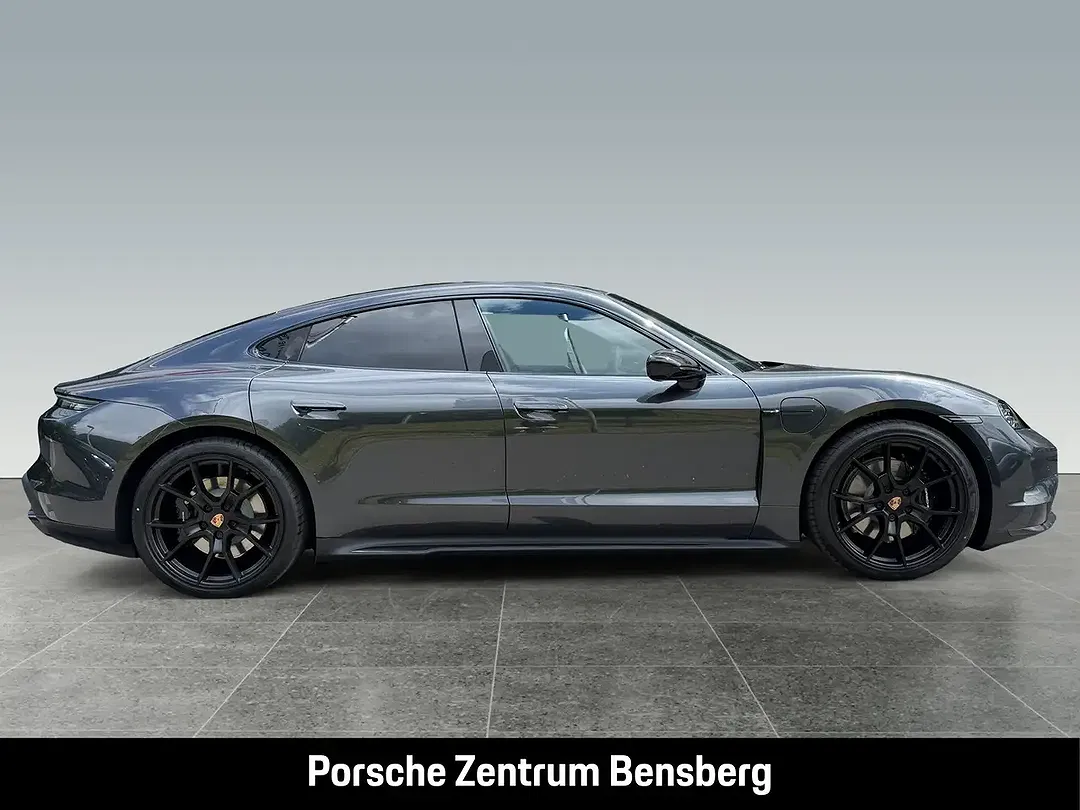 Porsche Taycan - Thumbnail 5