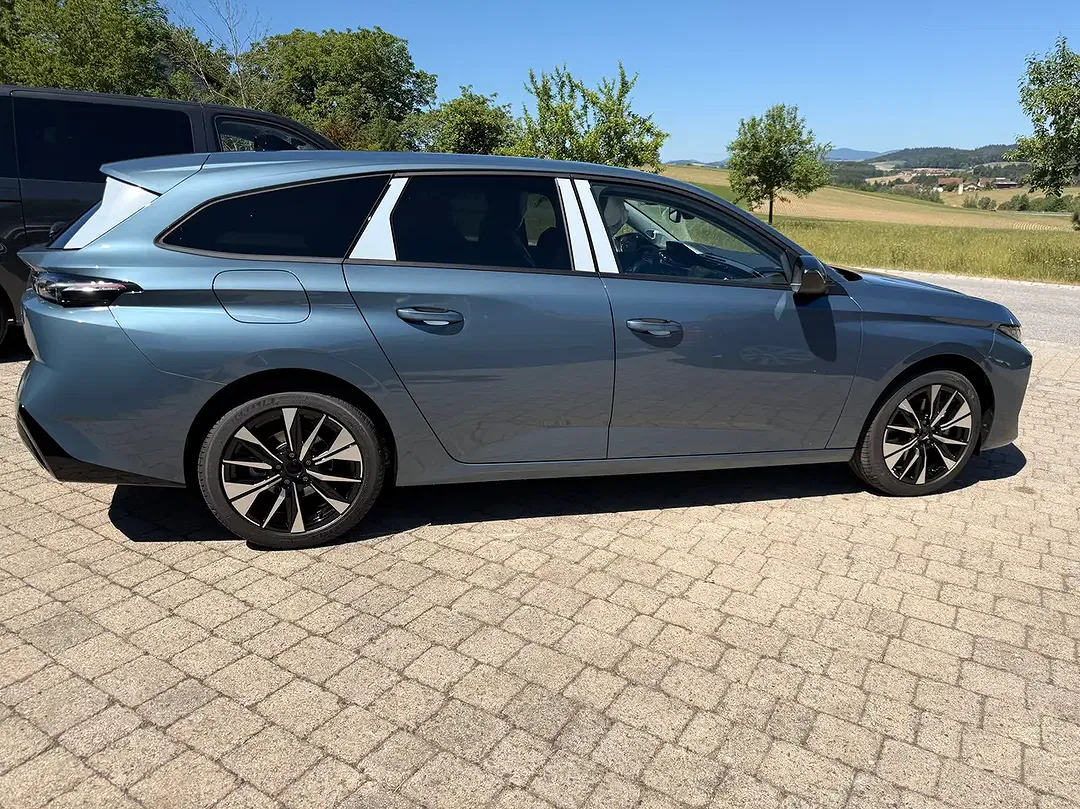 Peugeot 308 - Thumbnail 4