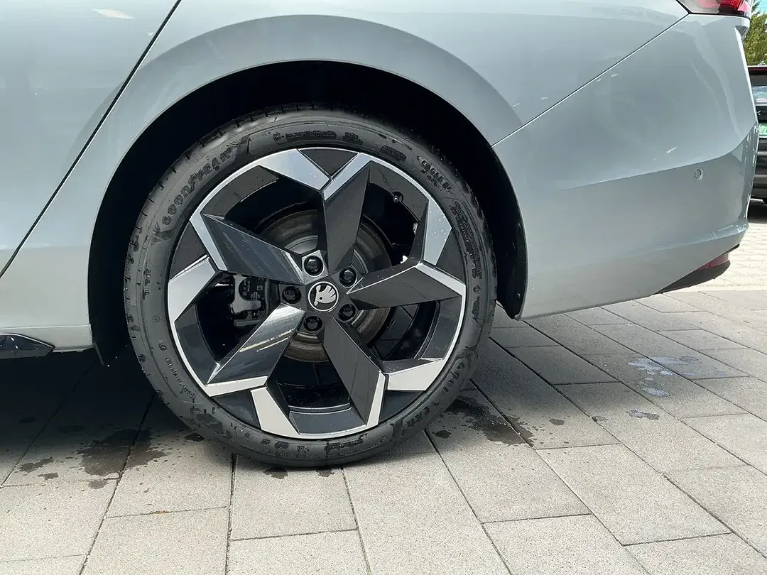 Skoda Superb - Thumbnail 13