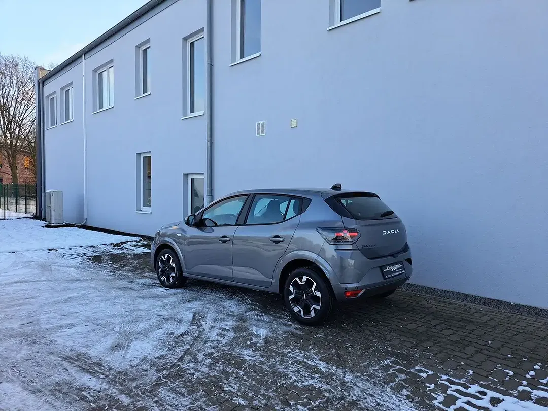 Dacia Sandero - Thumbnail 3