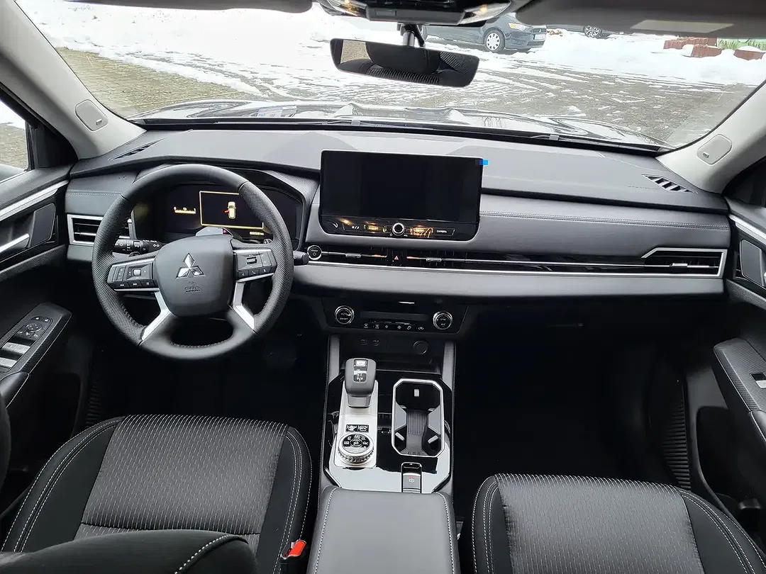Mitsubishi Outlander - Thumbnail 10