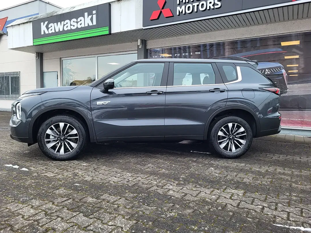 Mitsubishi Outlander - Thumbnail 2