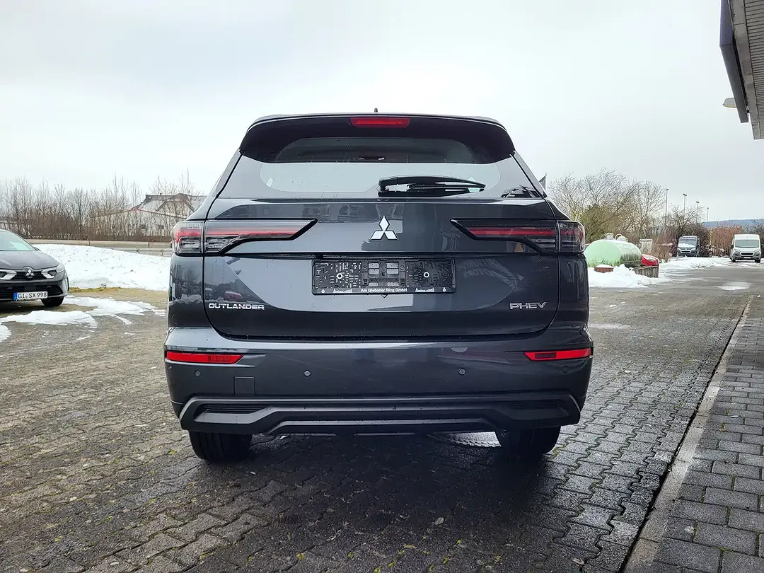 Mitsubishi Outlander - Thumbnail 4