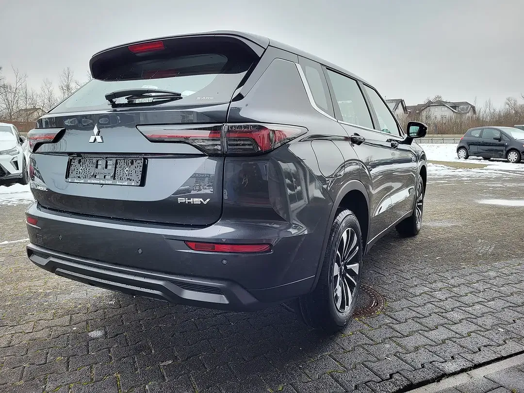 Mitsubishi Outlander - Thumbnail 5