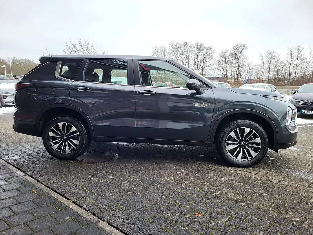 Mitsubishi Outlander - Thumbnail 6