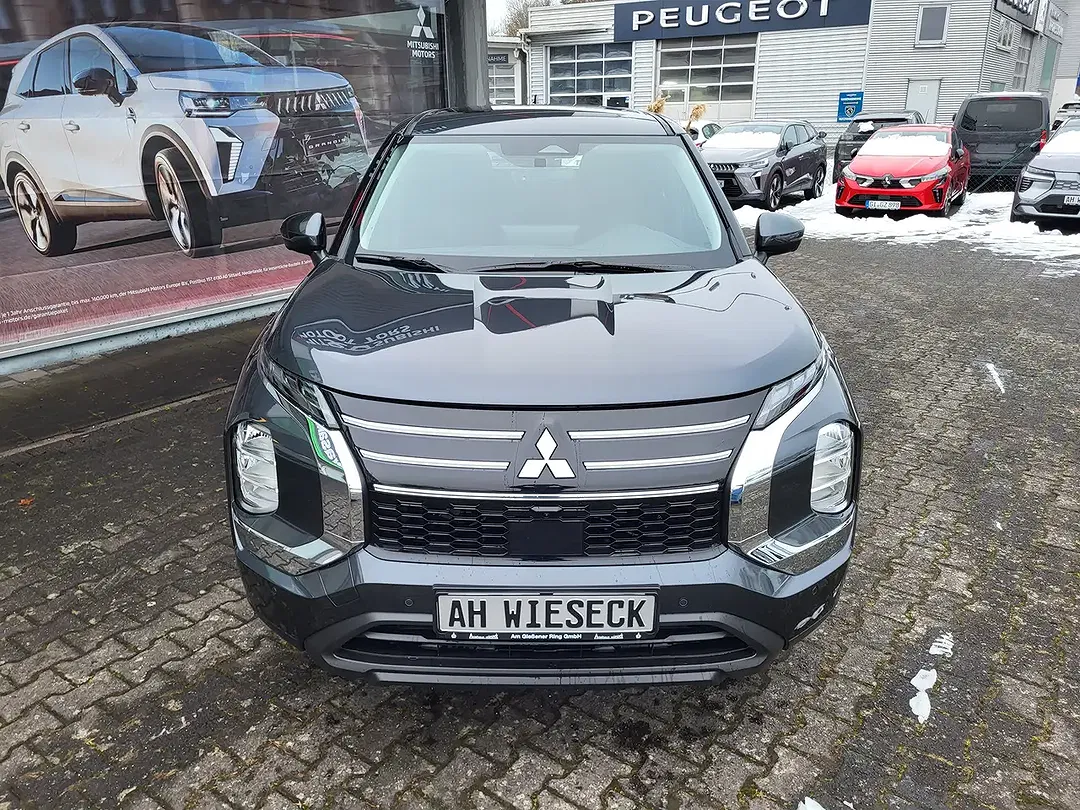 Mitsubishi Outlander - Thumbnail 8