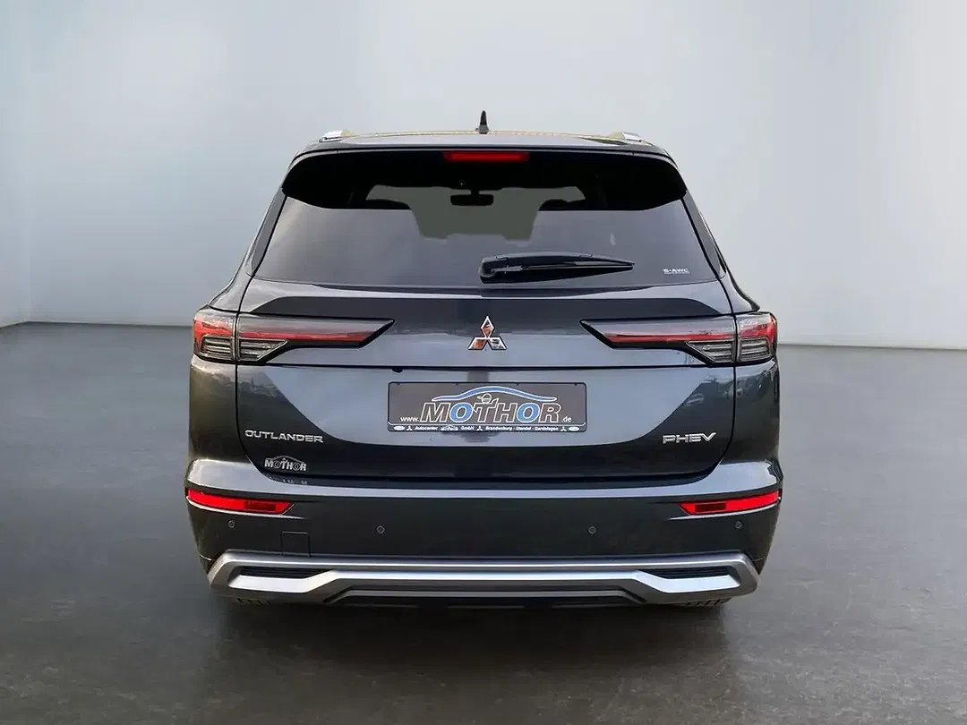 Mitsubishi Outlander - Thumbnail 5