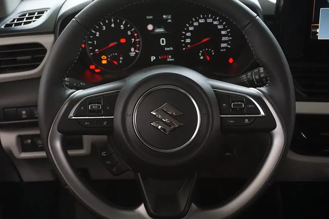 Suzuki Swift - Thumbnail 11