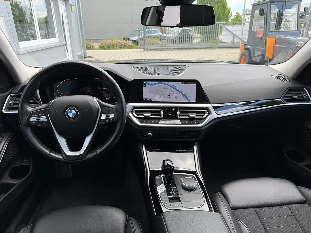 BMW 320 - Thumbnail 9