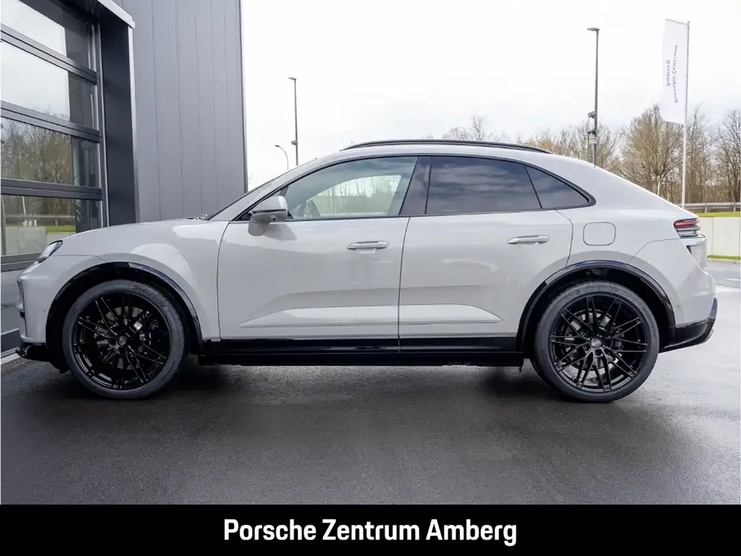Porsche Macan - Thumbnail 3