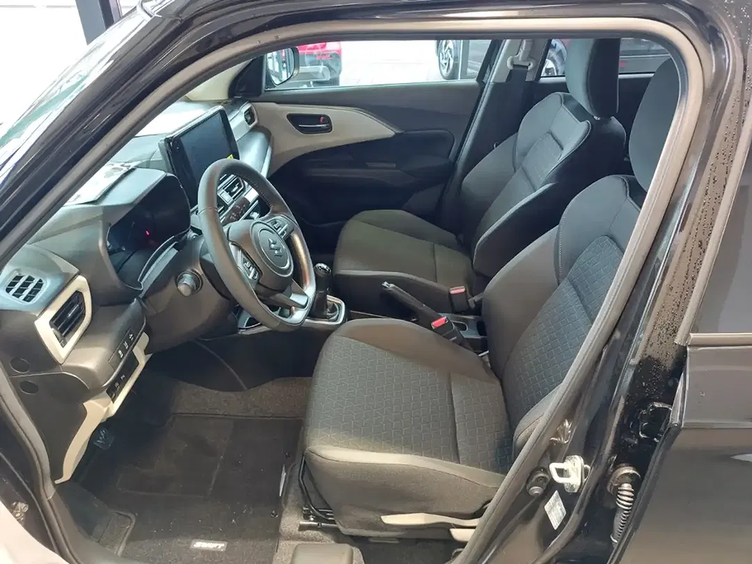 Suzuki Swift - Thumbnail 11