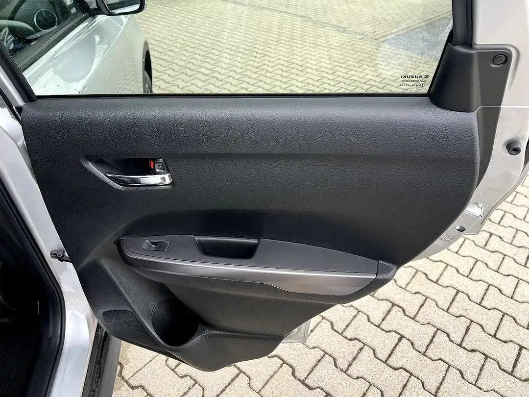 Suzuki Vitara - Thumbnail 14