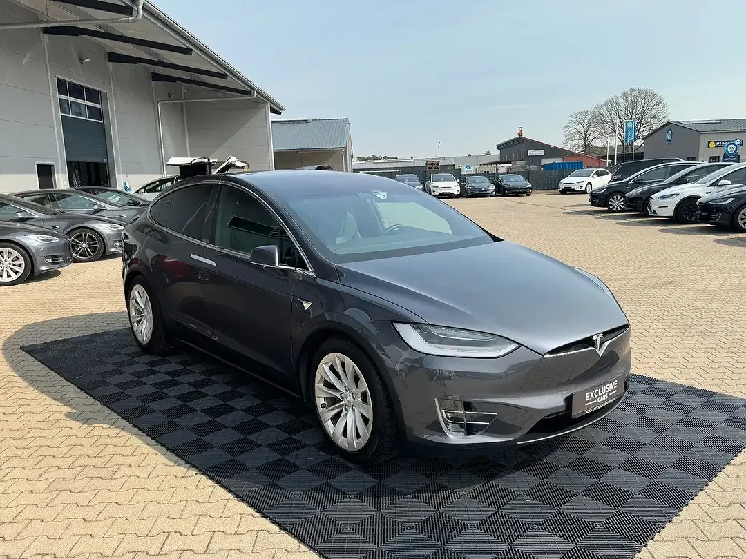 Tesla Model X - Thumbnail 14