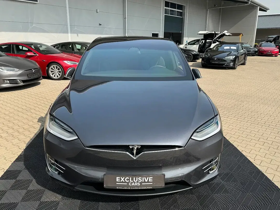 Tesla Model X - Thumbnail 15