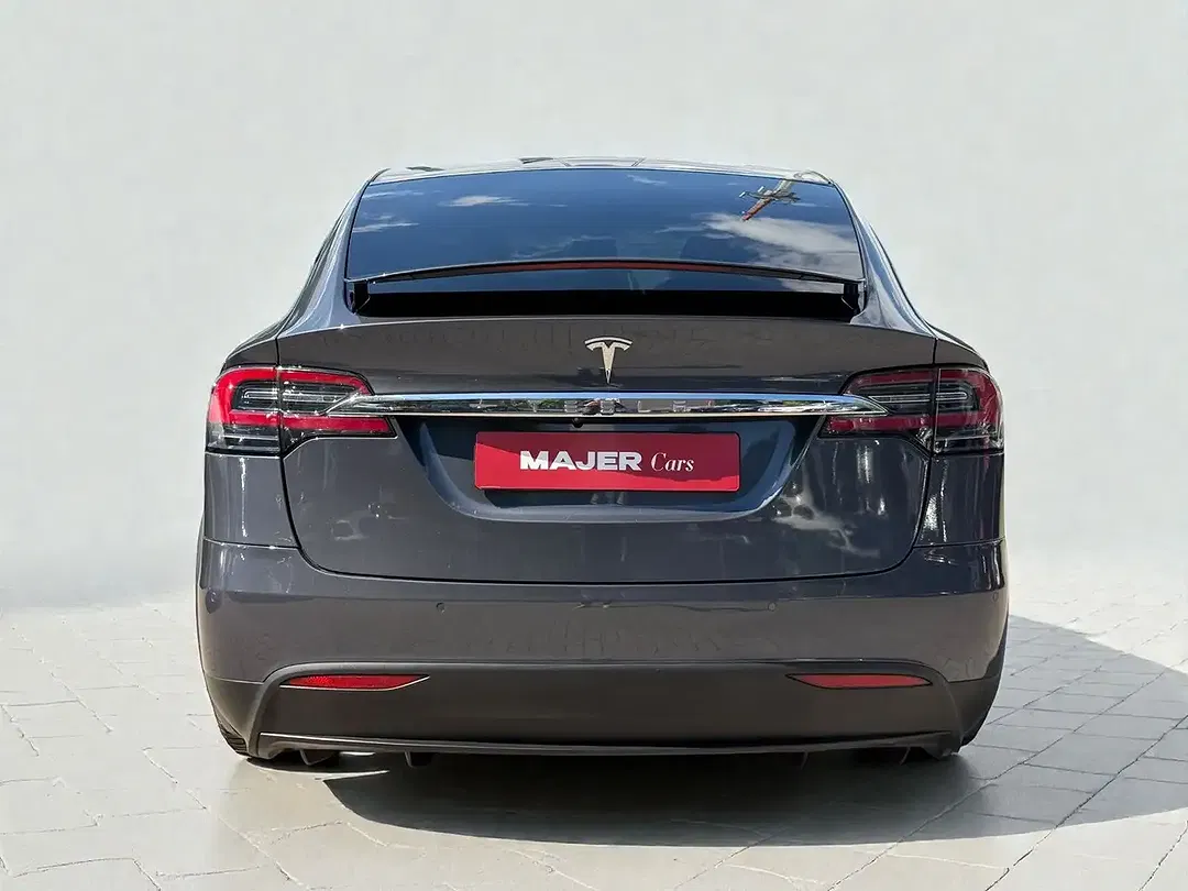 Tesla Model X - Thumbnail 11