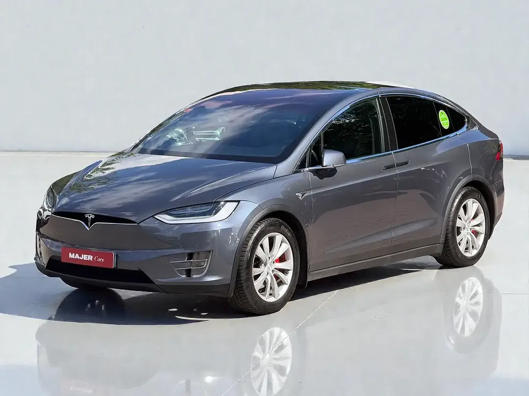 Tesla Model X - Thumbnail 2