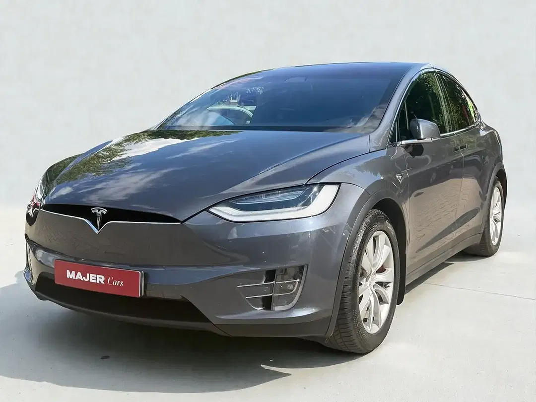 Tesla Model X - Thumbnail 4