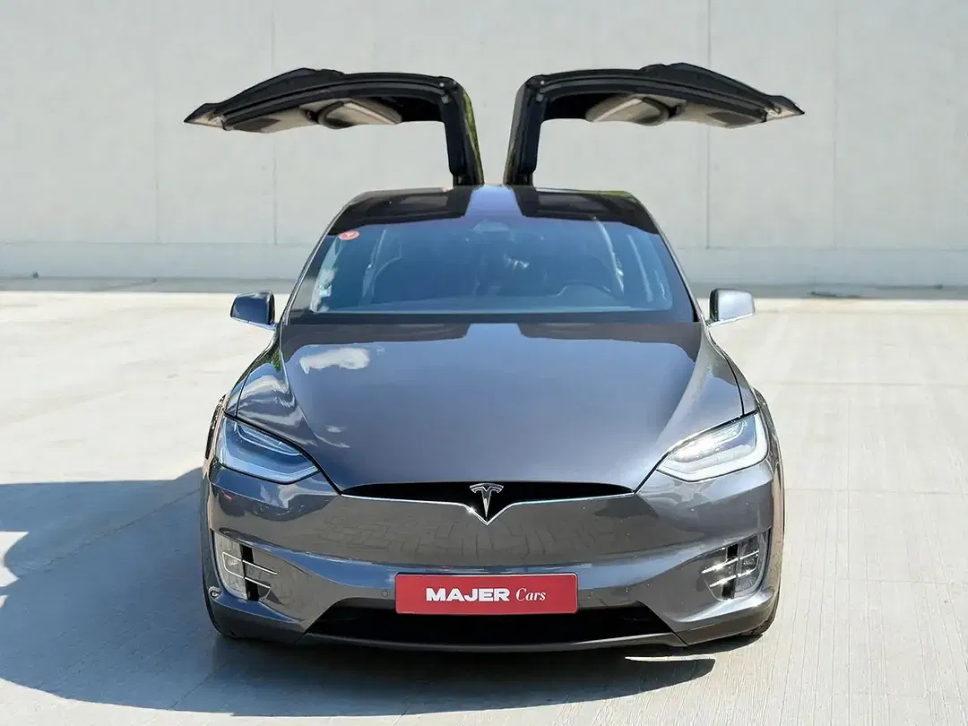 Tesla Model X - Thumbnail 5