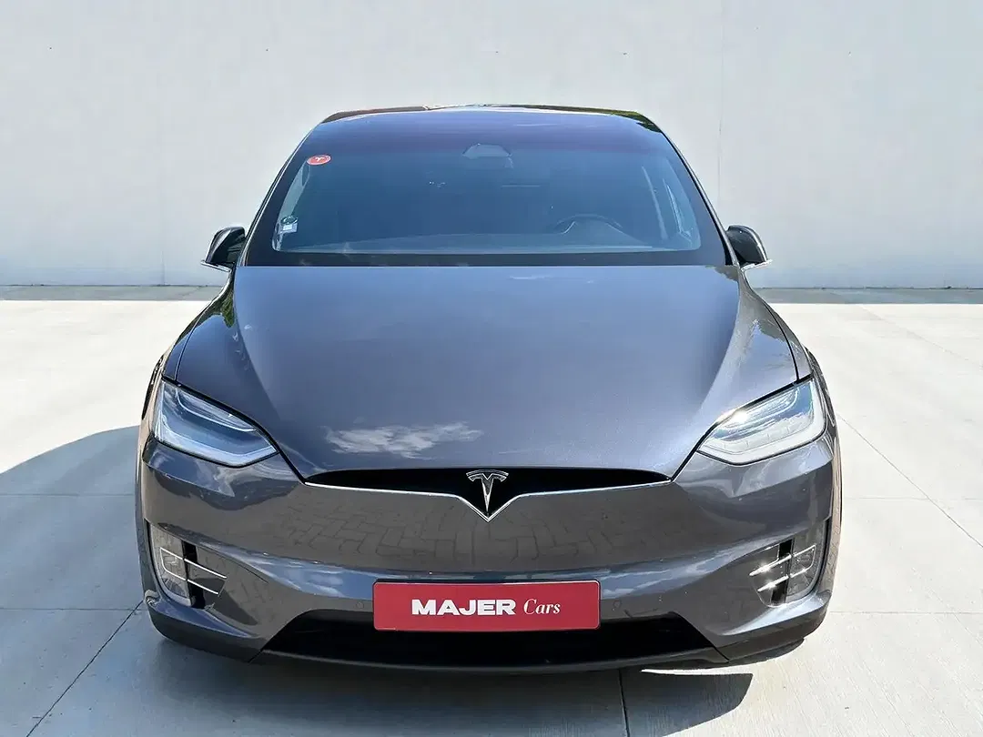 Tesla Model X - Thumbnail 6