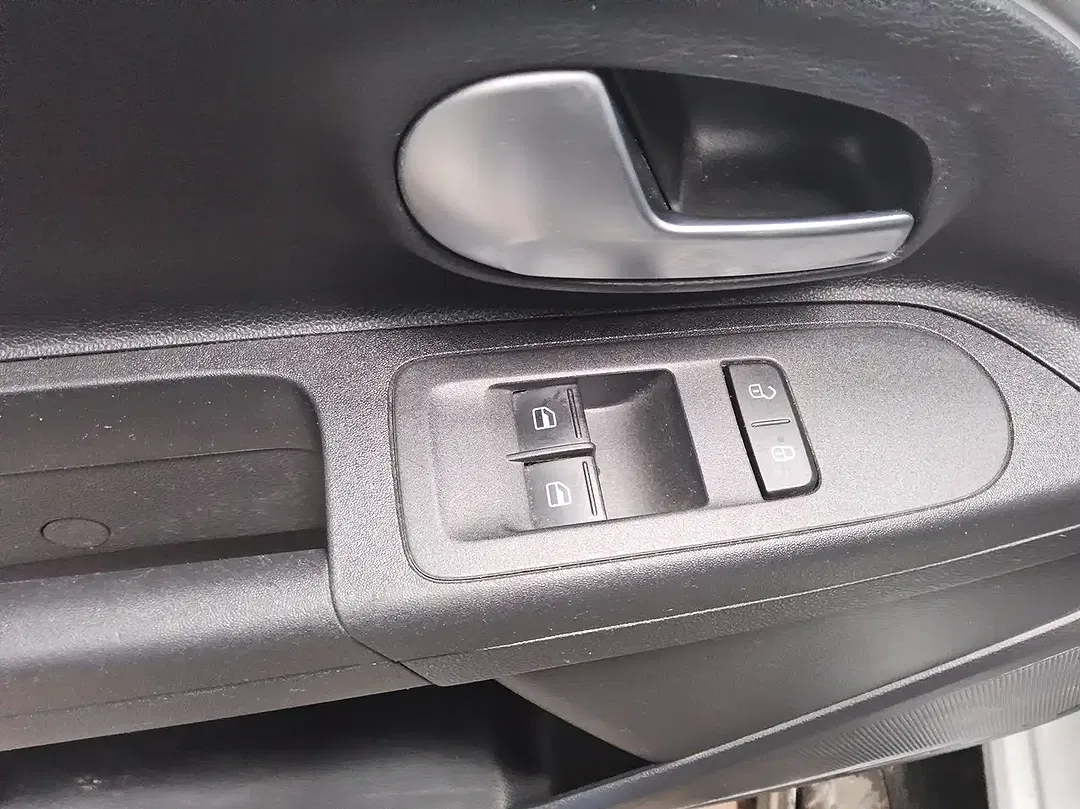 Volkswagen e-up! - Thumbnail 8