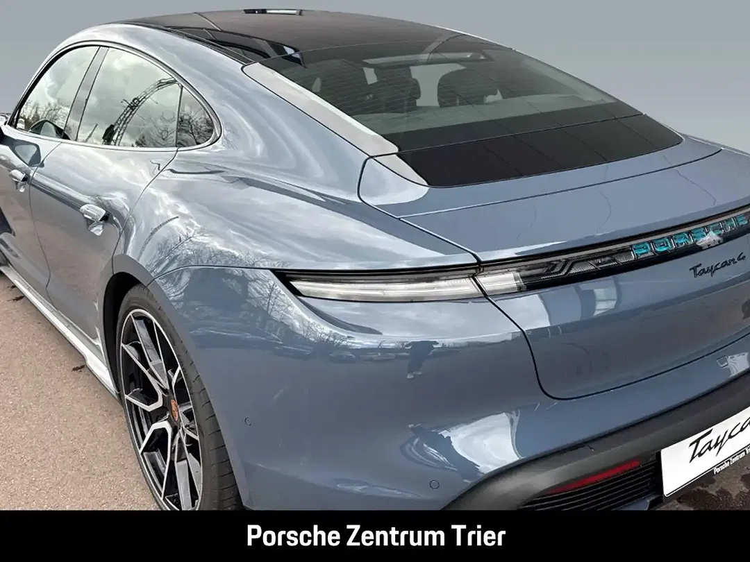 Porsche Taycan - Thumbnail 10