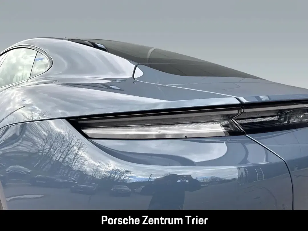 Porsche Taycan - Thumbnail 12