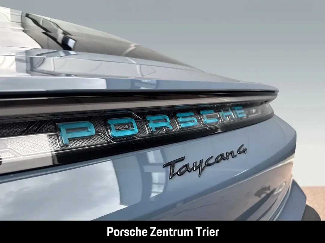 Porsche Taycan - Thumbnail 13