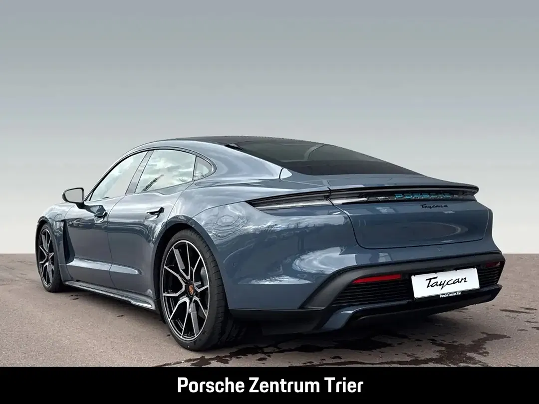 Porsche Taycan - Thumbnail 3