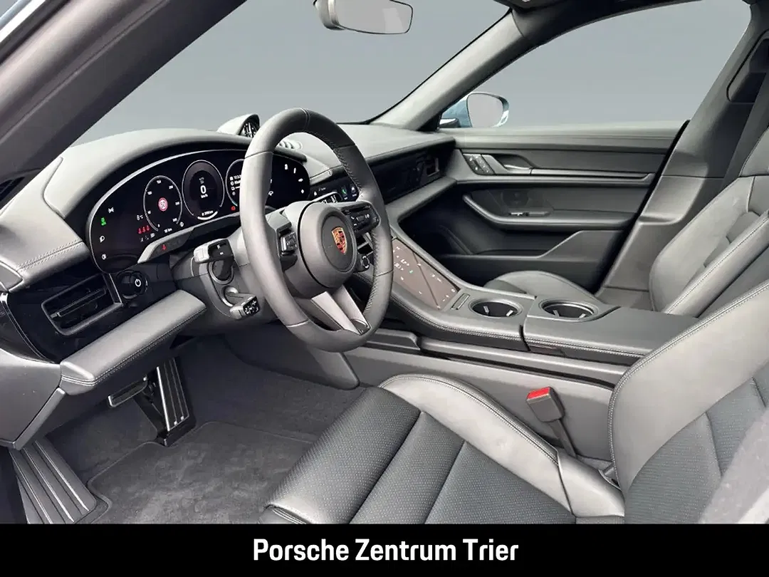 Porsche Taycan - Thumbnail 4