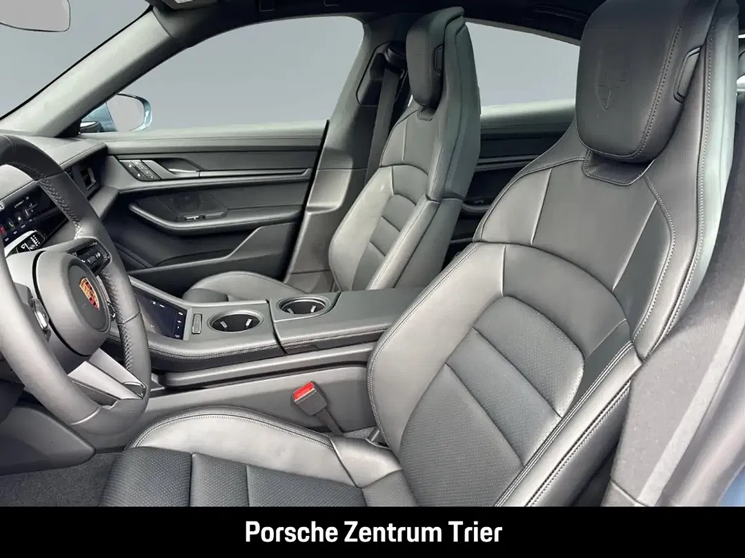 Porsche Taycan - Thumbnail 5