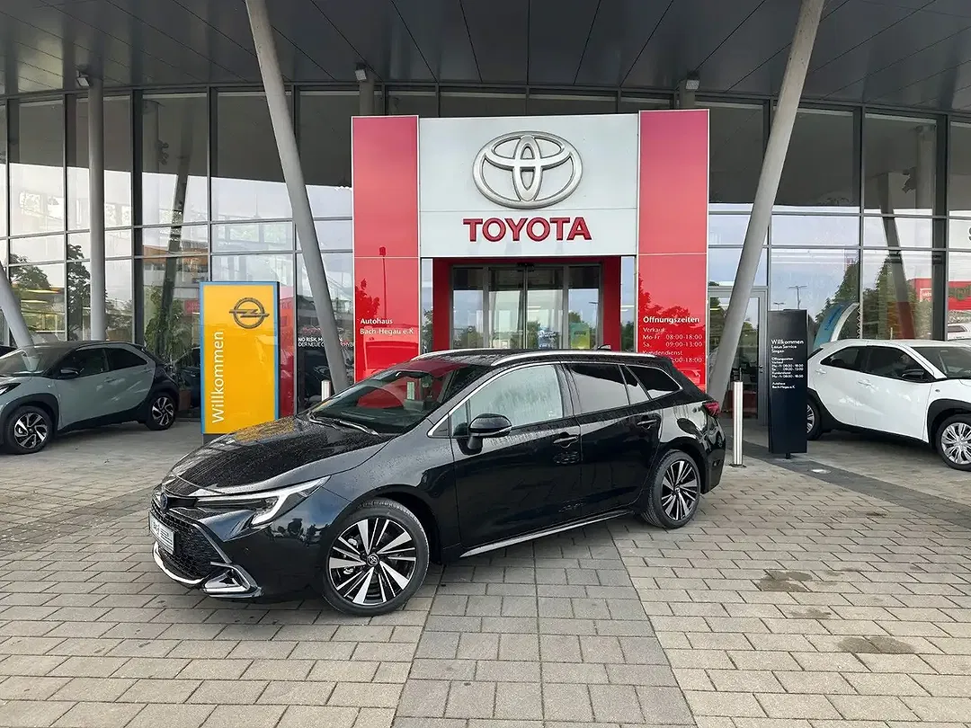 Toyota Corolla - Thumbnail 1