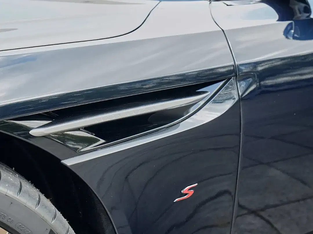 Aston Martin DB12 - Thumbnail 16