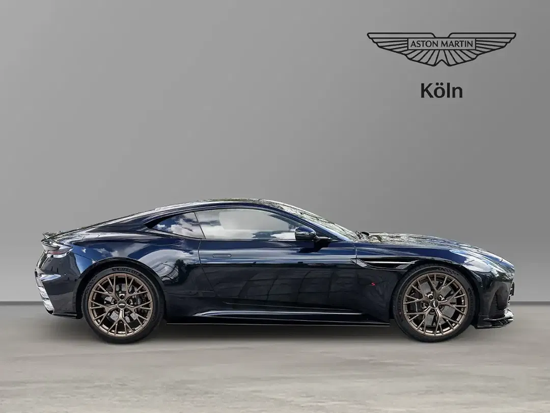 Aston Martin DB12 - Thumbnail 3