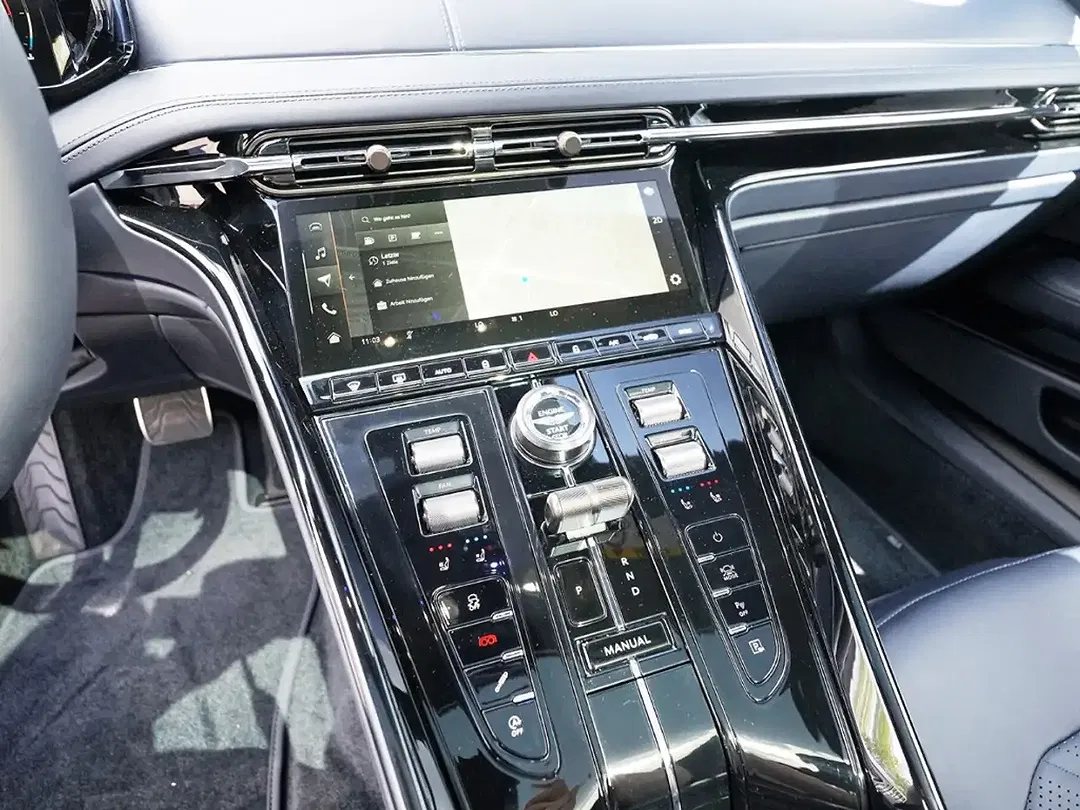 Aston Martin DB12 - Thumbnail 32